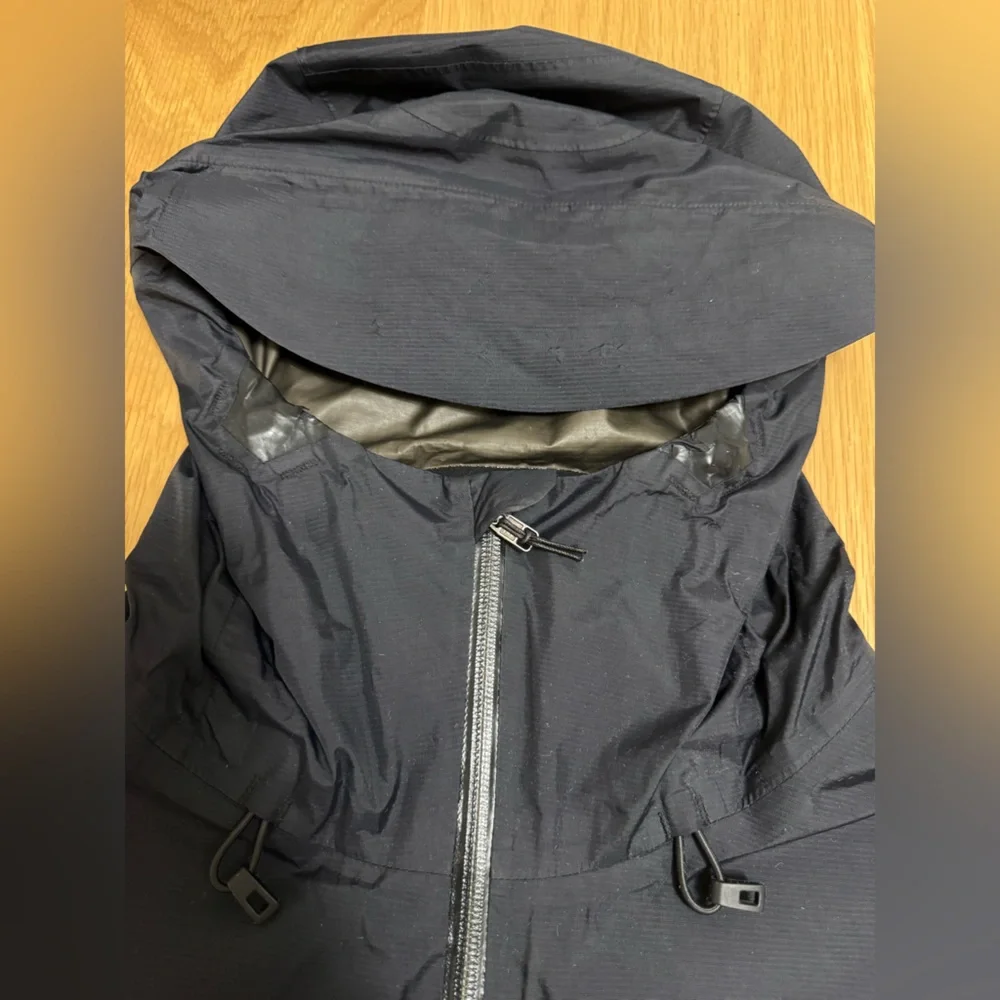 Patagonia M’s Super Cell Jacket – GORE-TEX Paclite® – Size M – Black - Picture 14 of 16